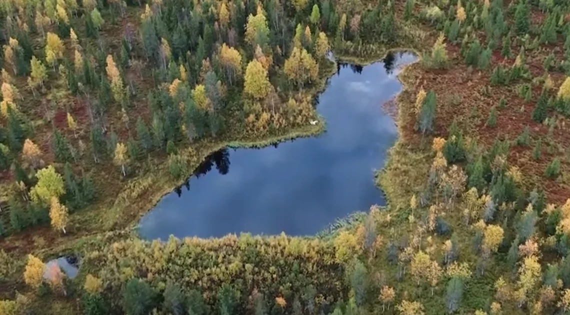 Neitokainen Kittilässä on Suomen muotoinen järvi